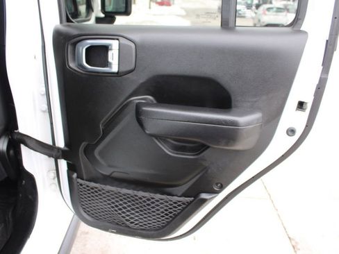 Used 2022 Jeep Wrangler Unlimited Rubicon w/ Cold Weather Group image 23