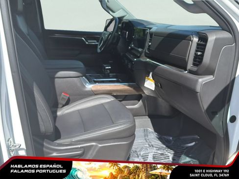 Used 2024 Chevrolet Silverado 1500 LT Trail Boss w/ LT Trail Boss Premium Package AWD/4WD image 32