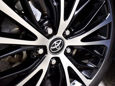 Used 2020 Toyota Camry SE FWD image 14