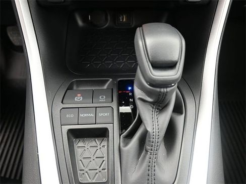 Certified 2025 Toyota RAV4 LE image 31