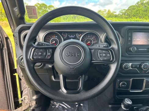 Used 2018 Jeep Wrangler Sport image 25