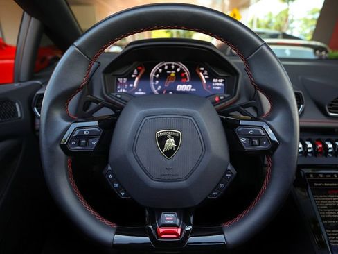 Used 2020 Lamborghini Huracan EVO RWD image 32