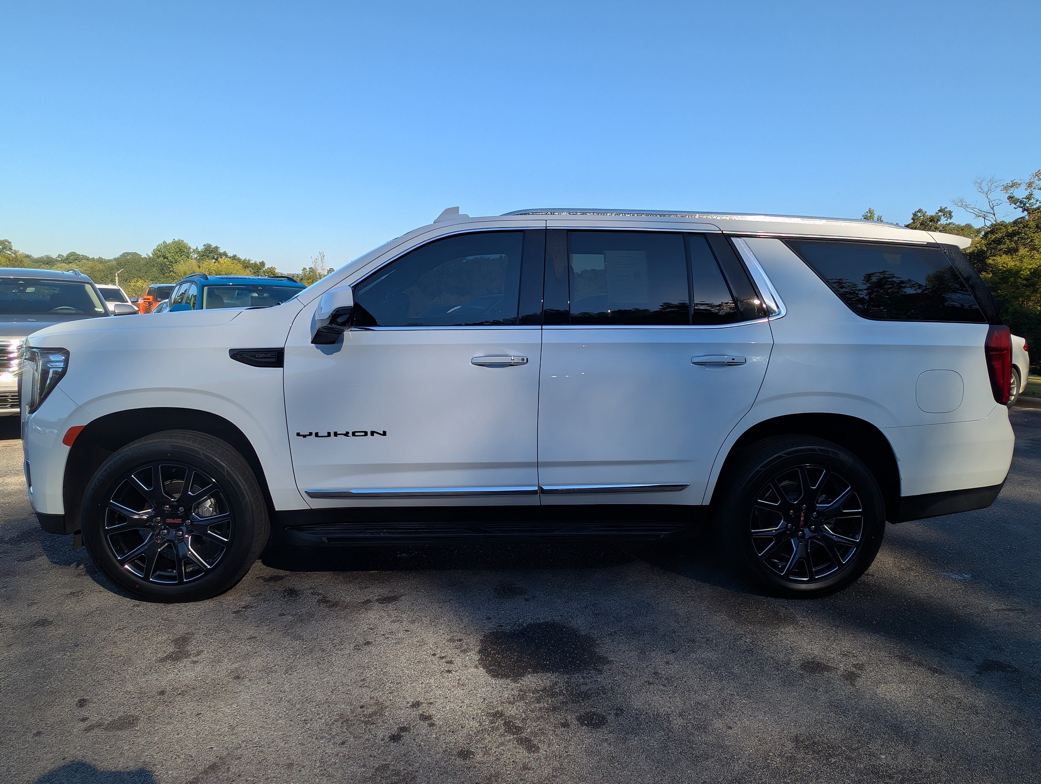 Used 2024 GMC Yukon SLT w/ SLT Premium Package AWD/4WD image 6