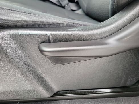 Used 2020 Chevrolet Silverado 1500 Custom w/ Custom Value Package image 18