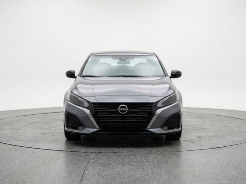 Used 2025 Nissan Altima 2.5 SV FWD image 2