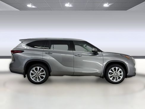 Used 2026 Toyota Highlander Limited AWD/4WD image 8