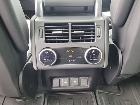 Used 2023 Land Rover Discovery Metropolitan Edition AWD/4WD image 18