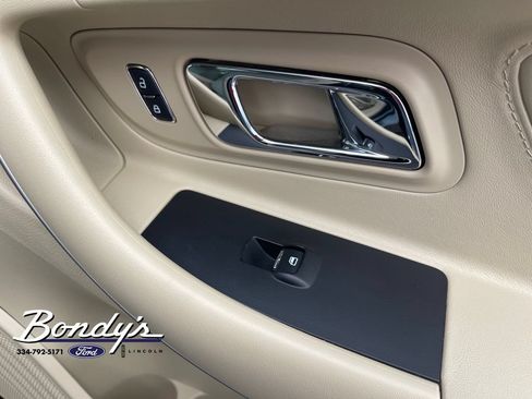 Used 2019 Ford Taurus SE FWD image 20