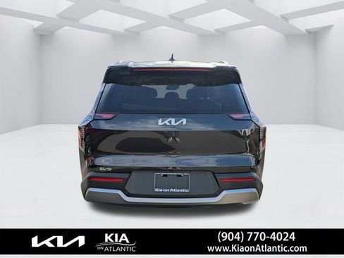 New 2026 Kia EV9 Wind image 5
