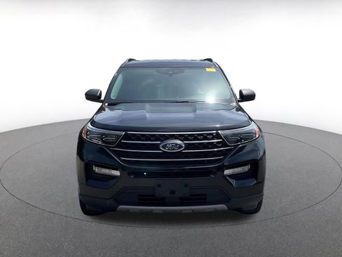 Used 2023 Ford Explorer XLT w/ Equipment Group 202A AWD/4WD image 3