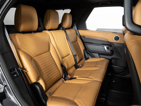 Used 2018 Land Rover Discovery HSE Luxury image 28