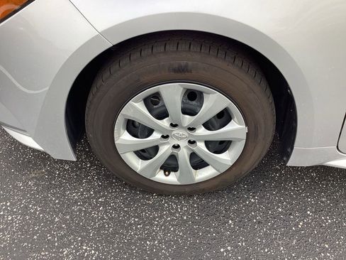 Used 2025 Toyota Corolla LE image 30