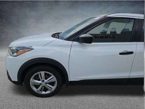 Used 2020 Nissan Kicks S FWD image 11