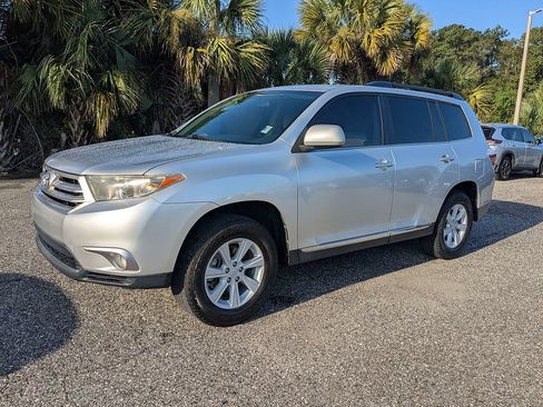 Used 2013 Toyota Highlander Plus FWD image 8