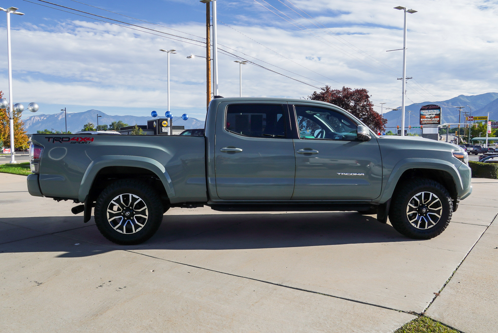 Certified 2023 Toyota Tacoma TRD Sport w/ TRD Premium Sport Package AWD/4WD image 9