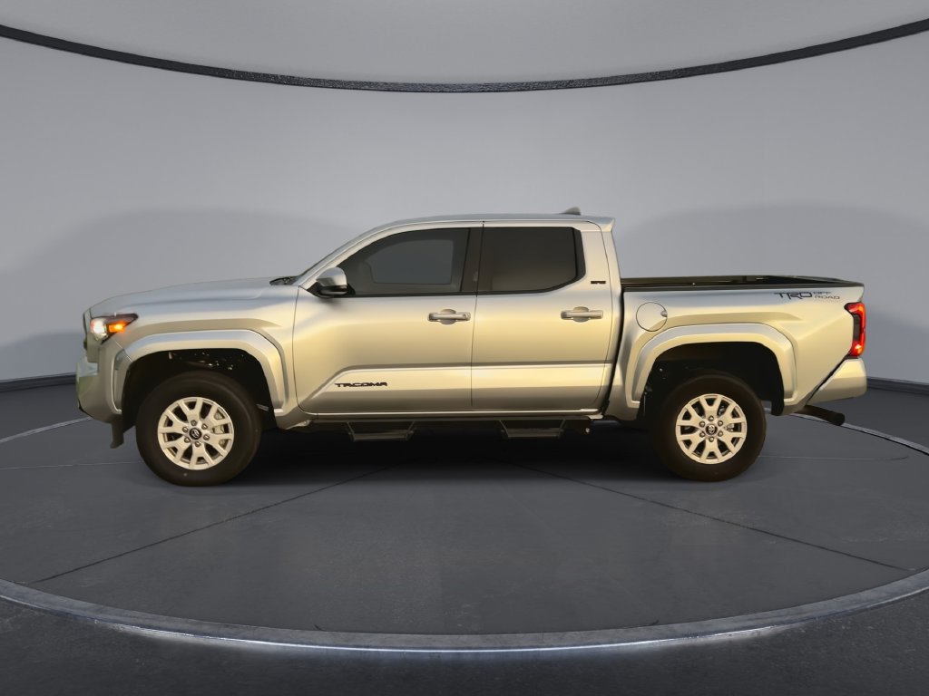 Used 2024 Toyota Tacoma SR5 AWD/4WD image 5