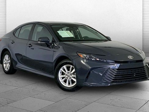 Used 2025 Toyota Camry LE AWD/4WD image 1