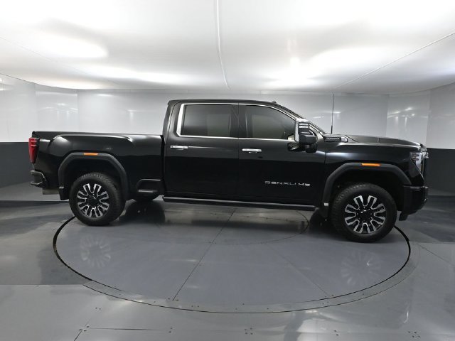 Used 2024 GMC Sierra 3500 Denali Ultimate AWD/4WD image 3