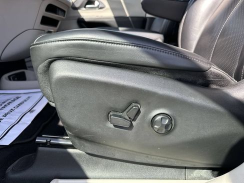 Used 2023 Chrysler Pacifica Touring-L FWD image 18