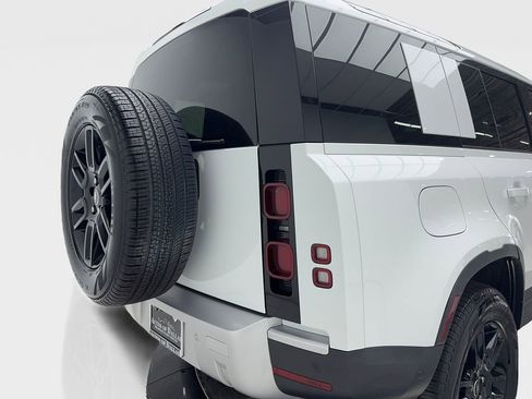 Used 2025 Land Rover Defender 110 S image 7