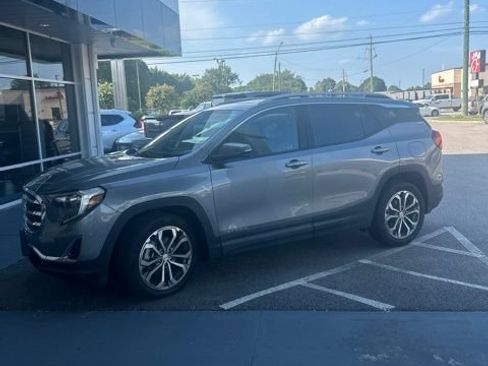 Used 2020 GMC Terrain SLT w/ Preferred Package FWD image 3