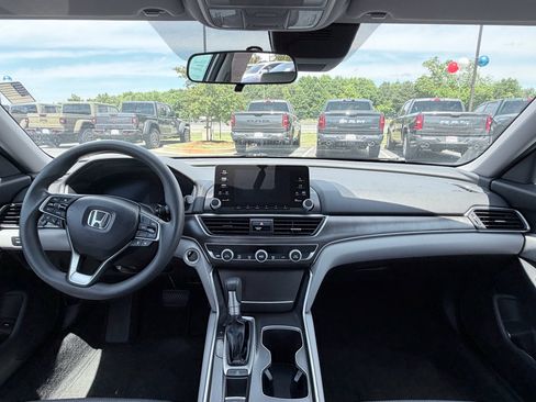 Used 2018 Honda Accord LX image 10