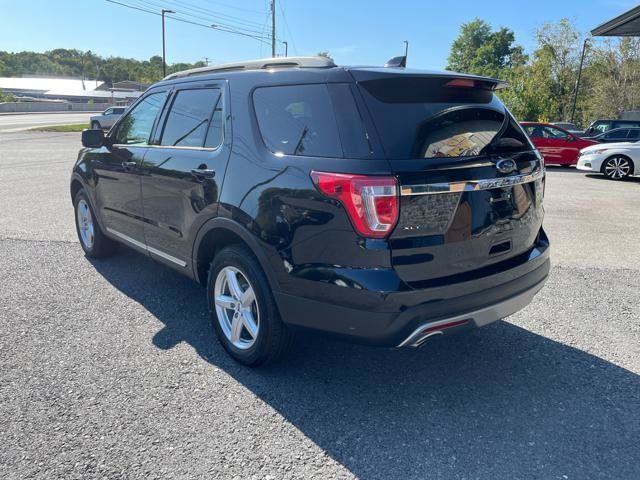Used 2017 Ford Explorer XLT w/ Equipment Group 202A AWD/4WD image 5