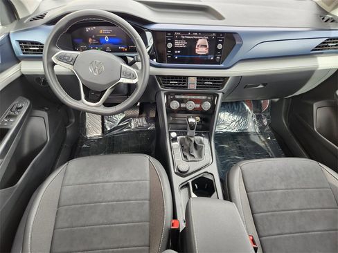 New 2024 Volkswagen Taos SE image 2
