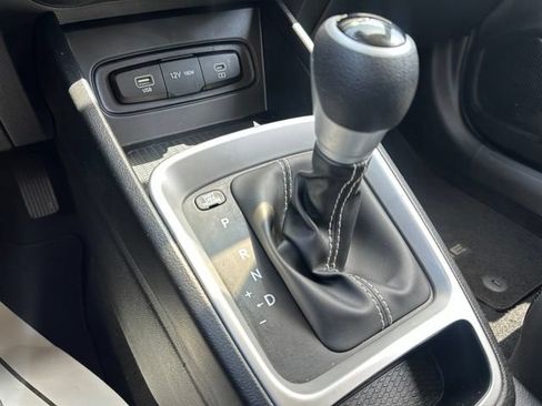 Used 2025 Hyundai Venue SE FWD image 22