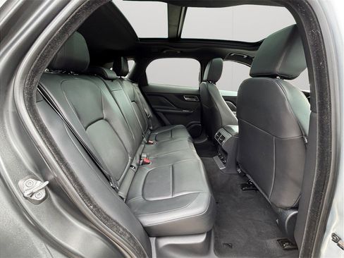 Used 2018 Jaguar F-PACE Premium image 44