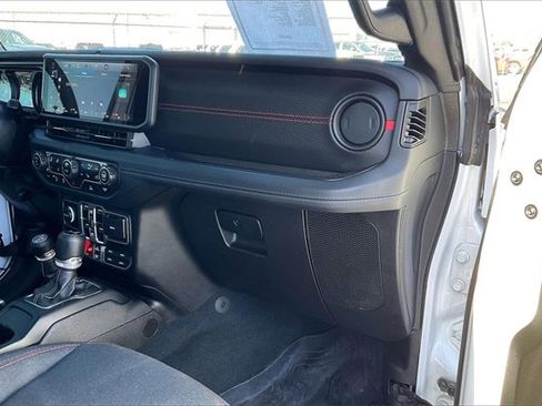 Used 2024 Jeep Gladiator Rubicon w/ Convenience Group image 16