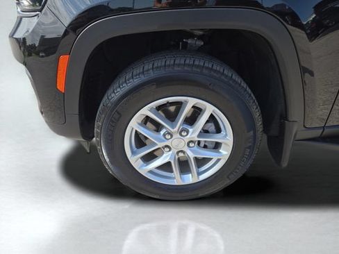 Used 2025 Jeep Grand Cherokee Laredo w/ Luxury Tech Group I AWD/4WD image 39