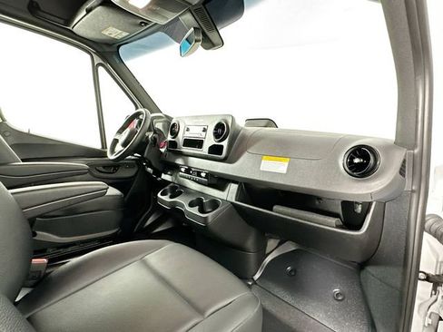 Used 2025 Mercedes-Benz Sprinter 2500 image 24