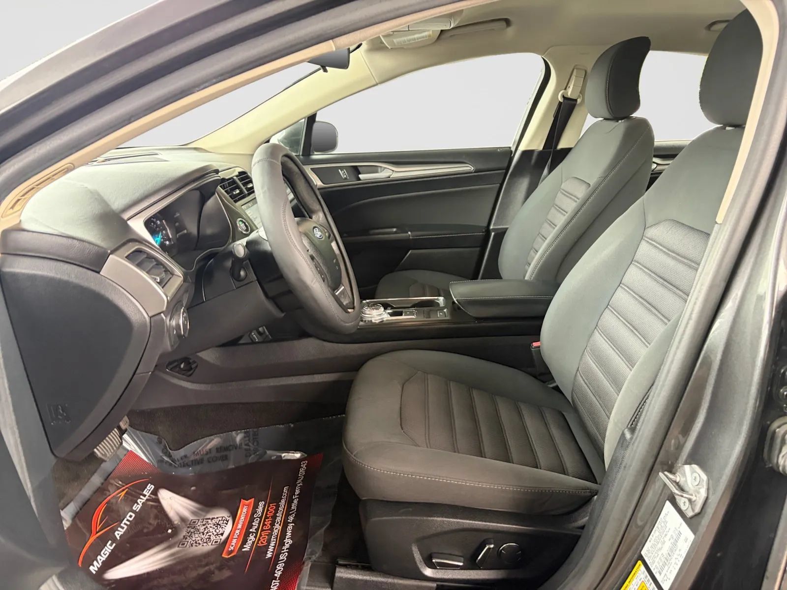 Used 2018 Ford Fusion SE w/ Fusion SE Technology Package FWD image 12