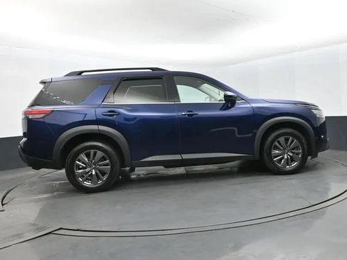 Used 2024 Nissan Pathfinder SV FWD image 4