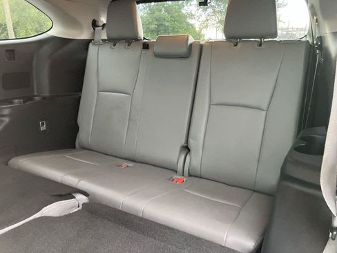 Certified 2020 Toyota Highlander XLE FWD image 26
