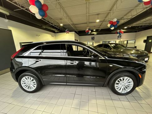 Used 2024 Cadillac XT4 Luxury w/ Cold Weather Package AWD/4WD image 11