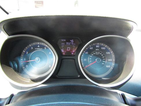 Used 2013 Hyundai Elantra FWD image 10