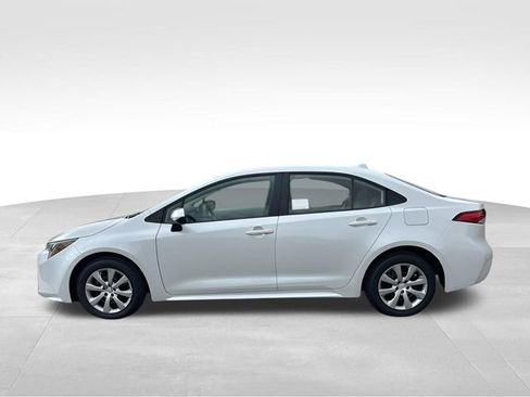 Used 2025 Toyota Corolla LE w/ Convenience Package FWD image 4