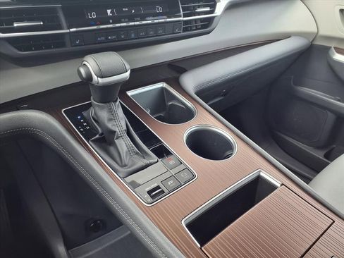 Certified 2024 Toyota Sienna XLE image 25