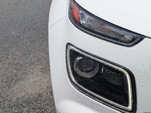 Used 2024 Hyundai Venue Limited FWD image 10