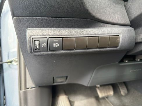 Used 2024 Toyota Corolla SE w/ SE Convenience Package FWD image 20