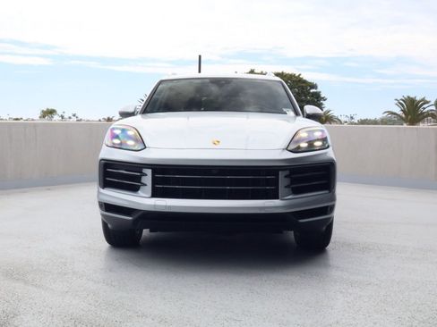 Certified 2025 Porsche Cayenne AWD/4WD image 6