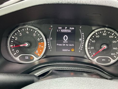 Used 2020 Jeep Renegade Latitude w/ Popular Equipment Group image 20