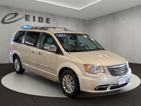 Used 2013 Chrysler Town & Country Touring-L w/ Driver Convenience Group image 1