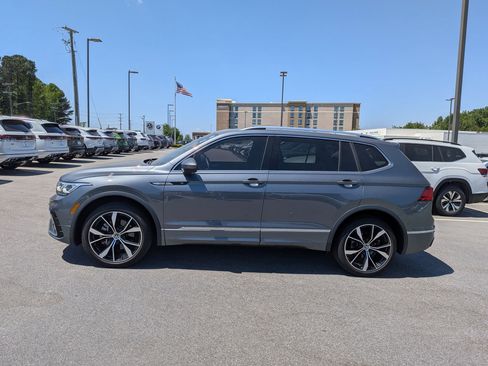 Used 2023 Volkswagen Tiguan SEL R-Line AWD/4WD image 6