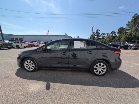 Used 2023 Toyota Corolla LE FWD image 5