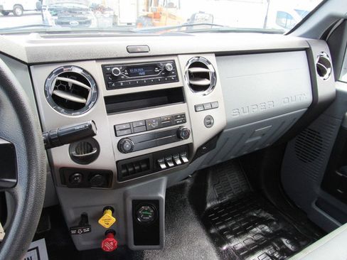 Used 2022 Ford F750 2WD Regular Cab Super Duty image 27
