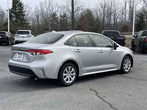 Used 2025 Toyota Corolla LE image 5