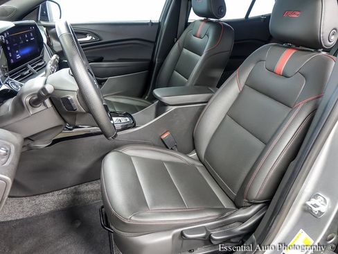 Used 2025 Chevrolet Trax RS FWD image 9